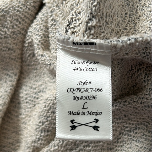 Wild Kiss NWOT Grey Heather Beach Graphics Hi Low Hemline Women’s Size L Hoodie - Picture 14 of 14